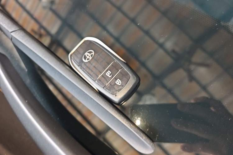 Used Toyota Harrier 2022 2.0L CVT Two-Wheel Drive Entry Version Vehicle Key