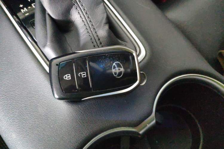 Used Toyota Harrier 2022 2.0L CVT Two-Wheel Drive Luxury Edition Vehicle Key