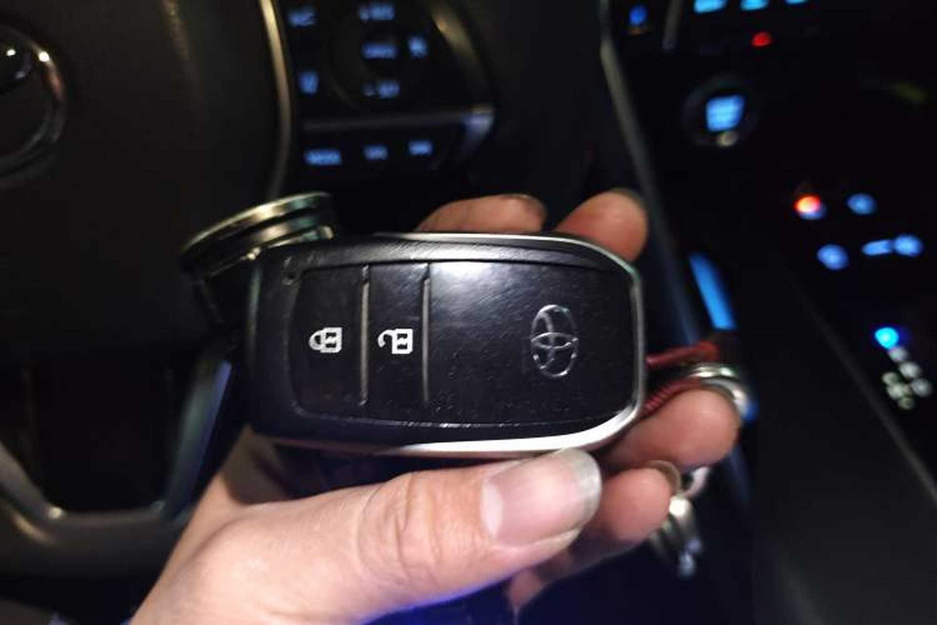 Used Toyota Harrier 2022 2.0L CVT Two-Wheel Drive Deluxe Edition Vehicle Key
