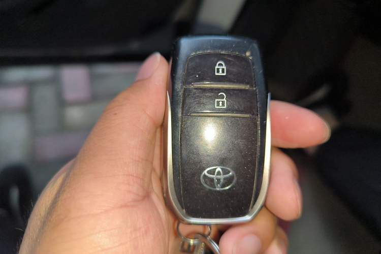 Used Toyota Harrier 2022 2.0L CVT Two-Wheel Drive Deluxe Edition Vehicle Key