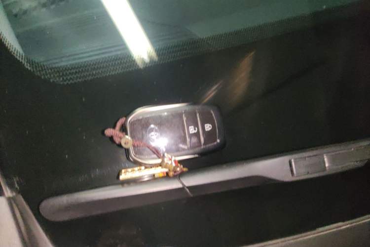 Used Toyota Harrier 2022 2.0L CVT Two-Wheel Drive Deluxe Edition Vehicle Key