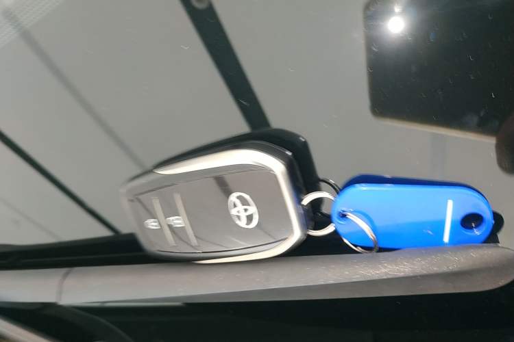Used Toyota Harrier 2022 2.0L CVT Two-Wheel Drive Luxury Edition Vehicle Key