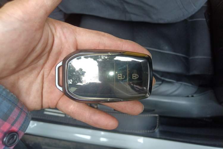 Used Toyota Harrier 2022 Dual-Engine 2.5L CVT Two-Wheel Drive Luxury Edition Vehicle Key