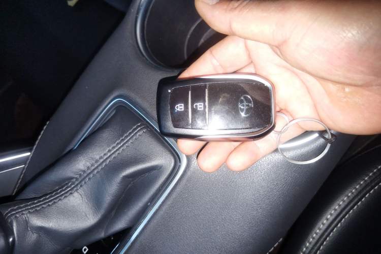 Used Toyota Harrier 2022 2.0L CVT Two-Wheel Drive Deluxe Edition Vehicle Key
