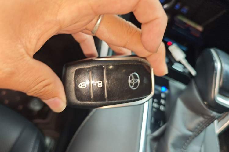 Used Toyota Harrier 2022 2.0L CVT Two-Wheel Drive Deluxe Edition Vehicle Key