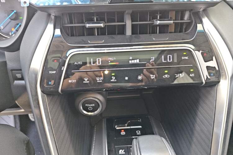 Used Toyota Harrier 2023 Dual-Motor 2.5L CVT 4x4 Deluxe Edition Audio And AC Panel