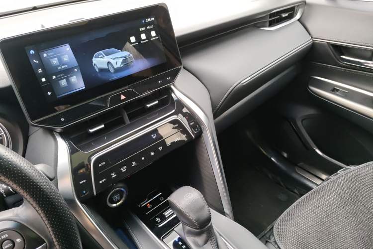 Used Toyota Harrier 2023 2.0L CVT Two-Wheel Drive Luxury Edition Audio And AC Panel