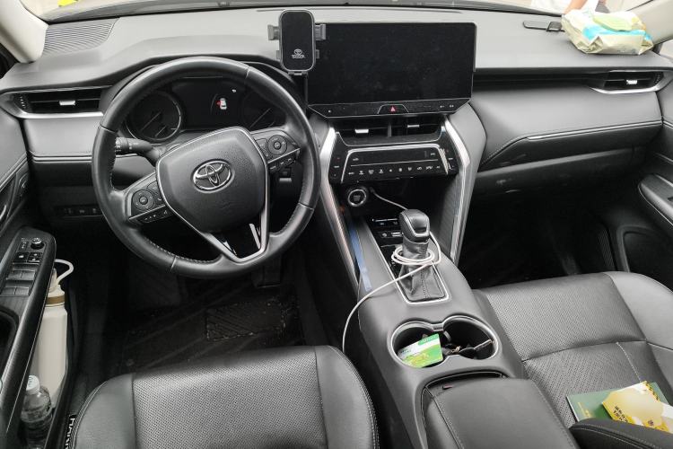 Used Toyota Harrier 2023 2.0L CVT Two-Wheel Drive Deluxe Edition Center Console