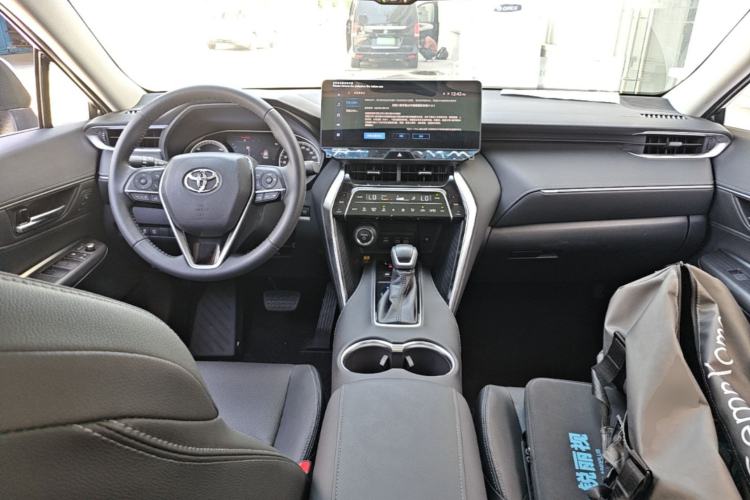 Used Toyota Harrier 2023 Dual-Motor 2.5L CVT 4x4 Deluxe Edition Center Console