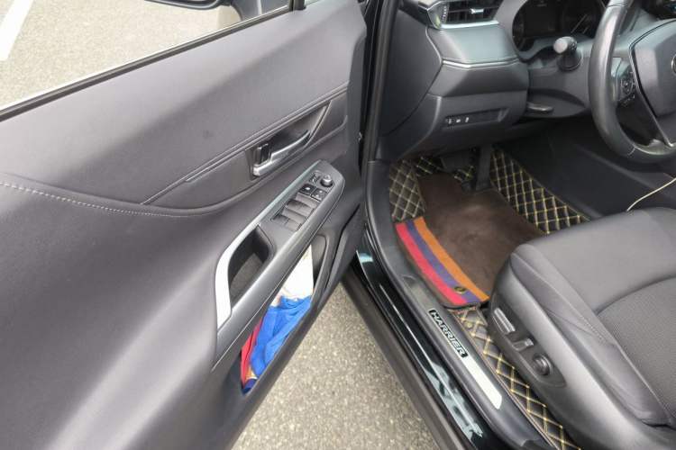 Used Toyota Harrier 2023 2.0L CVT Two-Wheel Drive Entry Version Driver Seat