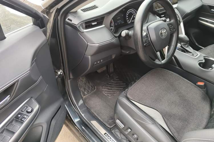Used Toyota Harrier 2023 2.0L CVT Two-Wheel Drive Luxury Edition Driver Seat
