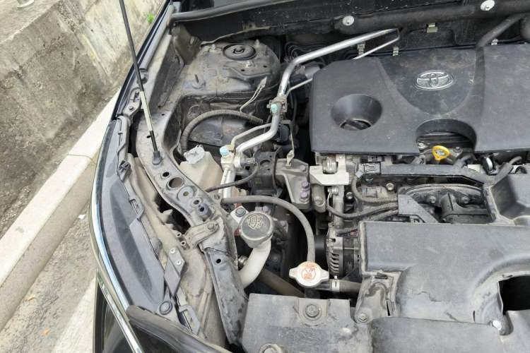 Used Toyota Harrier 2023 2.0L CVT Two-Wheel Drive Entry Version Engine Bay Right