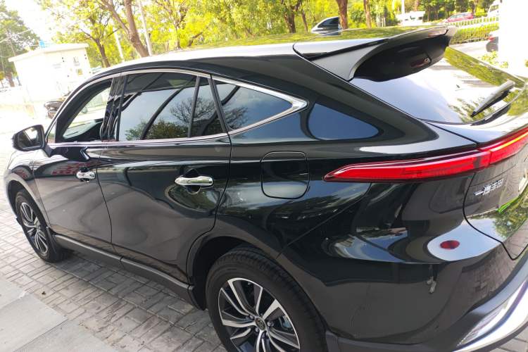 Used Toyota Harrier 2023 Dual-Engine 2.5L CVT Two-Wheel Drive Luxury Edition Exterior 3