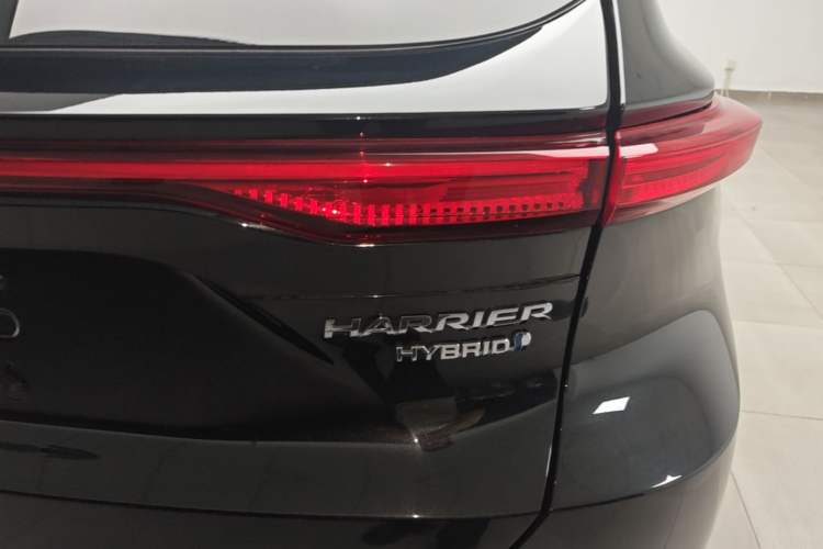 Used Toyota Harrier 2023 Dual-Engine 2.5L CVT Two-Wheel Drive Luxury Edition Exterior 3