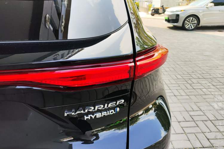 Used Toyota Harrier 2023 Dual-Engine 2.5L CVT Two-Wheel Drive Luxury Edition Exterior 6