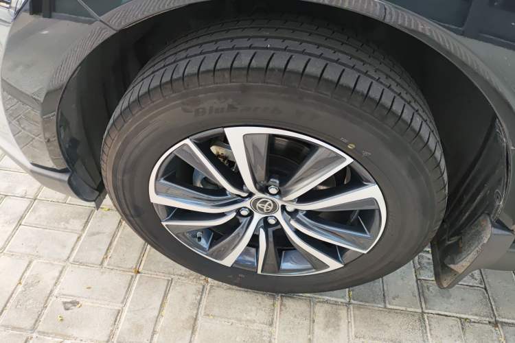 Used Toyota Harrier 2023 Dual-Engine 2.5L CVT Two-Wheel Drive Luxury Edition Exterior 7