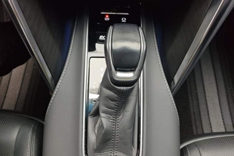 Used Toyota Harrier 2023 Dual-Engine 2.5L CVT Two-Wheel Drive Luxury Edition Gear Lever