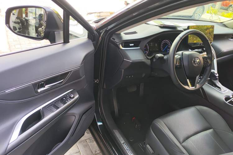 Used Toyota Harrier 2023 Dual-Engine 2.5L CVT Two-Wheel Drive Luxury Edition Interior 3