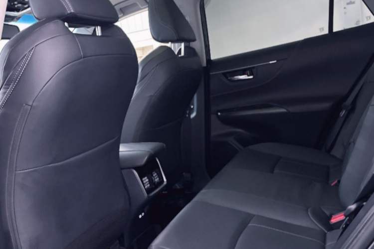 Used Toyota Harrier 2023 Dual-Motor 2.5L CVT 4x4 Deluxe Edition Interior 3