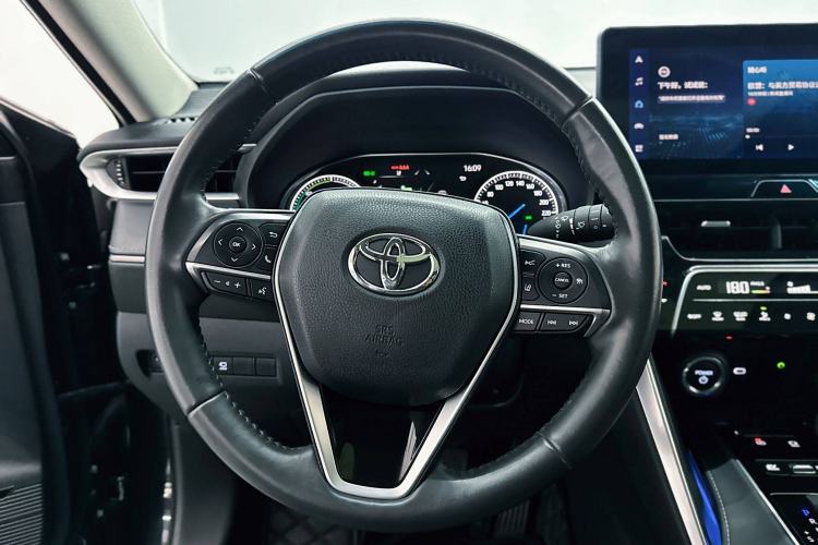 Used Toyota Harrier 2023 Dual-Motor 2.5L CVT 4x4 Deluxe Edition Interior 6