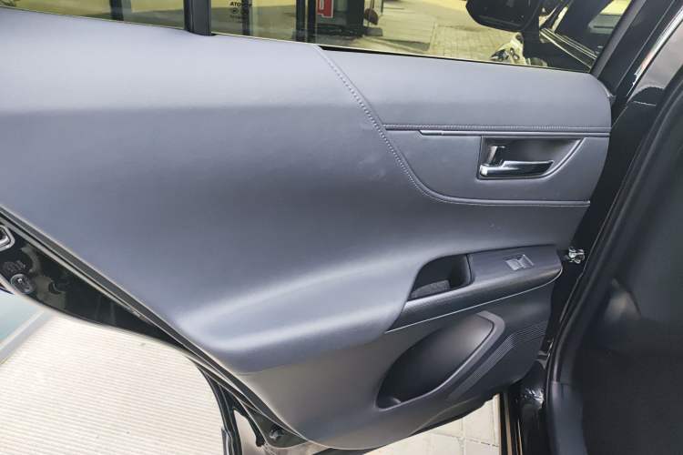 Used Toyota Harrier 2023 Dual-Engine 2.5L CVT Two-Wheel Drive Luxury Edition Interior 8