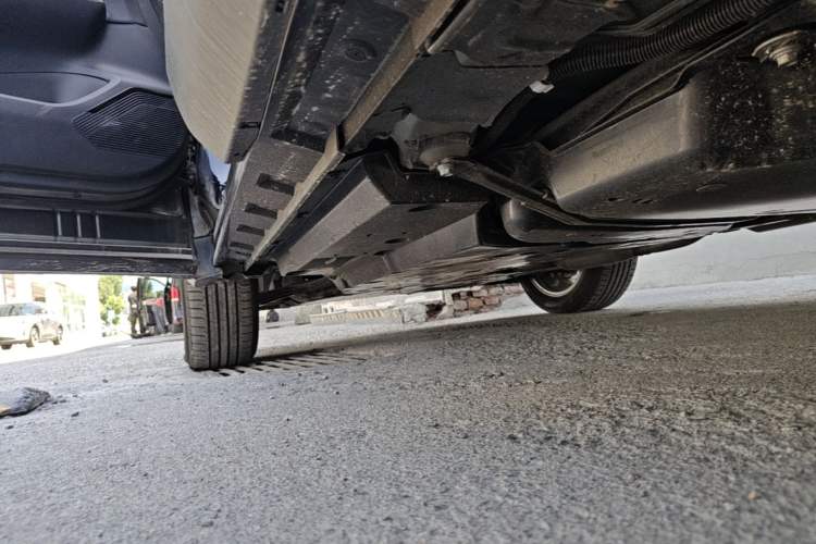Used Toyota Harrier 2023 Dual-Motor 2.5L CVT 4x4 Deluxe Edition Left Side Sill