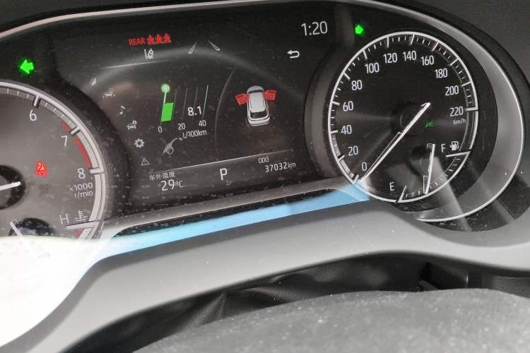 Used Toyota Harrier 2023 2.0L CVT Two-Wheel Drive Deluxe Edition Odometer Close Up
