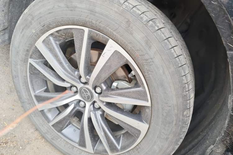 Used Toyota Harrier 2023 2.0L CVT Two-Wheel Drive Luxury Edition Right Front Wheel Hub