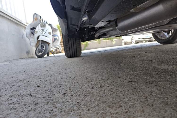 Used Toyota Harrier 2023 Dual-Motor 2.5L CVT 4x4 Deluxe Edition Right Side Sill