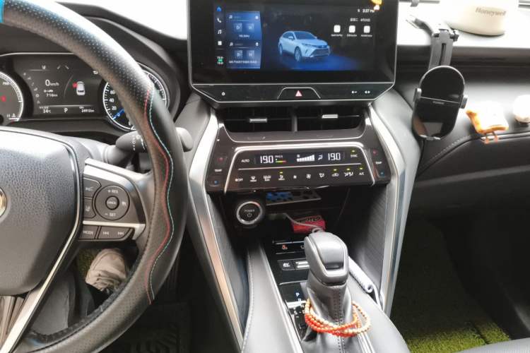 Used Toyota Harrier 2023 Dual-Engine 2.5L CVT Two-Wheel Drive Luxury Edition Audio And AC Panel