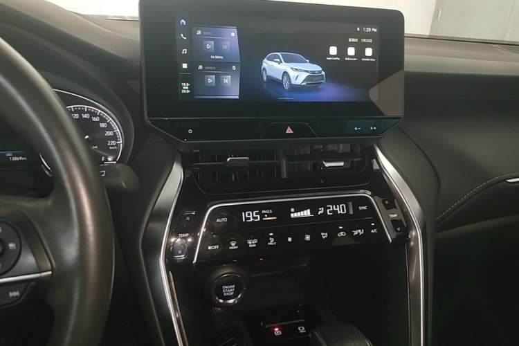 Used Toyota Harrier 2023 2.0L CVT Two-Wheel Drive Luxury Edition Audio And AC Panel