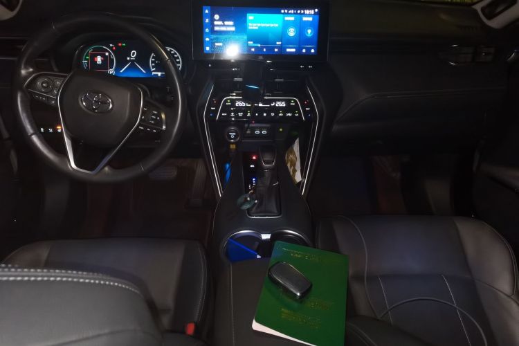 Used Toyota Harrier 2023 Dual-Engine 2.5L CVT 4x4 Flagship Edition Center Console