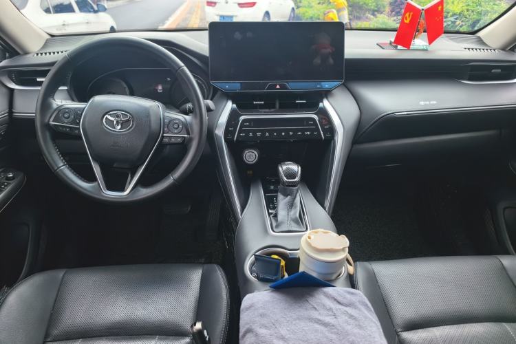 Used Toyota Harrier 2023 2.0L CVT Two-Wheel Drive Deluxe Edition Center Console
