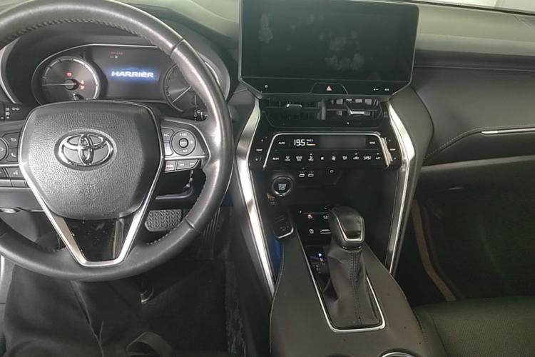 Used Toyota Harrier 2023 2.0L CVT Two-Wheel Drive Luxury Edition Center Console