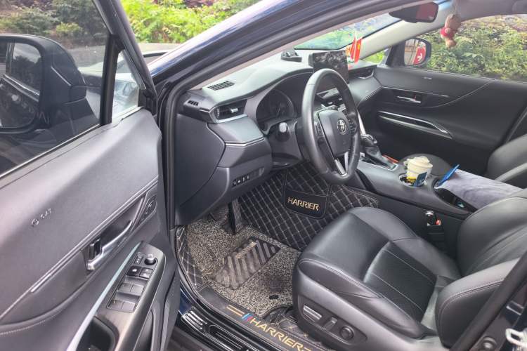 Used Toyota Harrier 2023 2.0L CVT Two-Wheel Drive Deluxe Edition Driver Seat