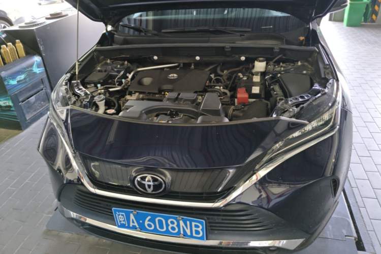 Used Toyota Harrier 2023 2.0L CVT Two-Wheel Drive Luxury Edition Engine Bay