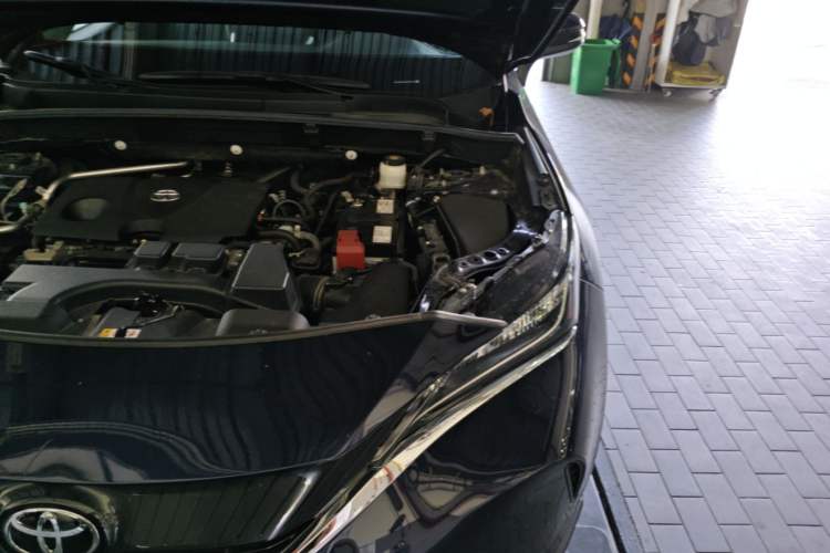 Used Toyota Harrier 2023 2.0L CVT Two-Wheel Drive Luxury Edition Engine Bay Left
