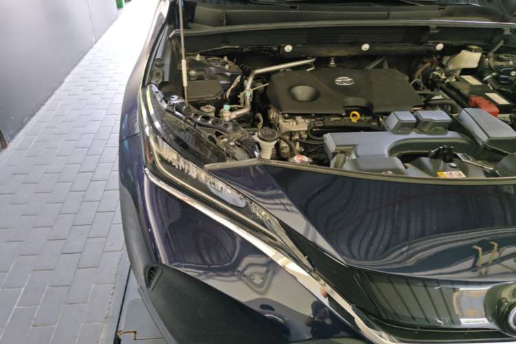 Used Toyota Harrier 2023 2.0L CVT Two-Wheel Drive Luxury Edition Engine Bay Right