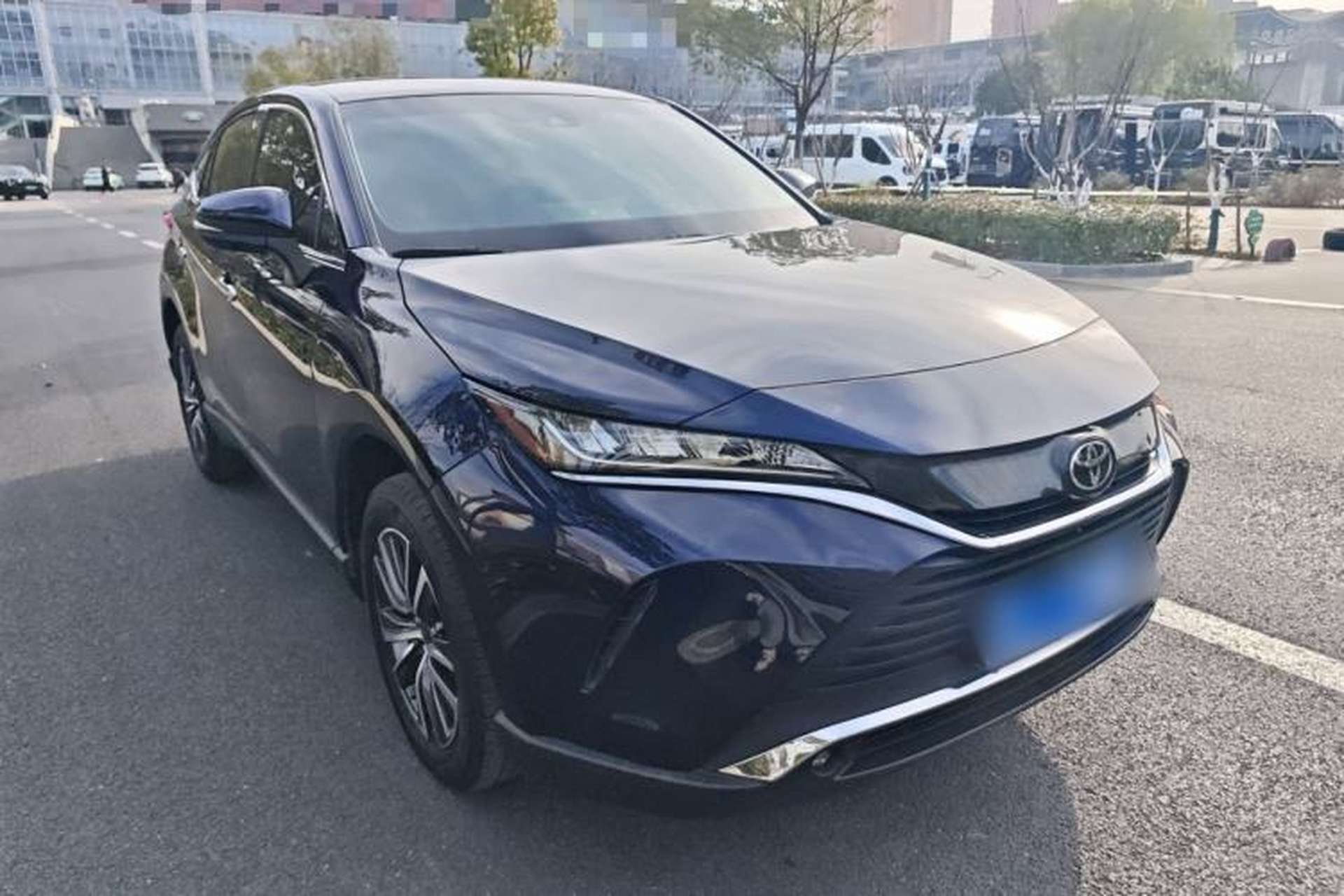 Used Toyota Harrier 2023 2.0L CVT Two-Wheel Drive Luxury Edition Exterior 2