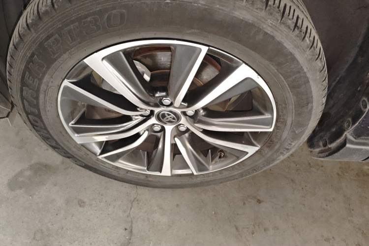 Used Toyota Harrier 2023 2.0L CVT Two-Wheel Drive Entry Version Exterior 4
