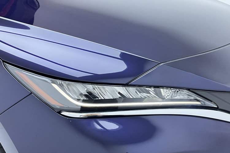 Used Toyota Harrier 2023 2.0L CVT Two-Wheel Drive Luxury Edition Exterior 7