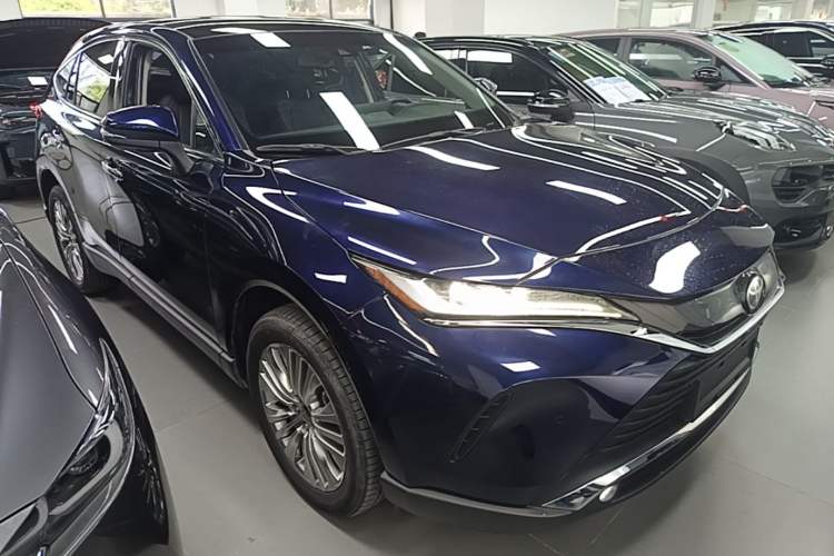 Used Toyota Harrier 2023 2.0L CVT Two-Wheel Drive Deluxe Edition Front Right 45 Deg