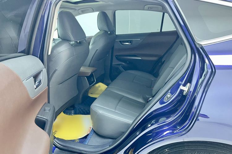Used Toyota Harrier 2023 2.0L CVT Two-Wheel Drive Luxury Edition Interior 4