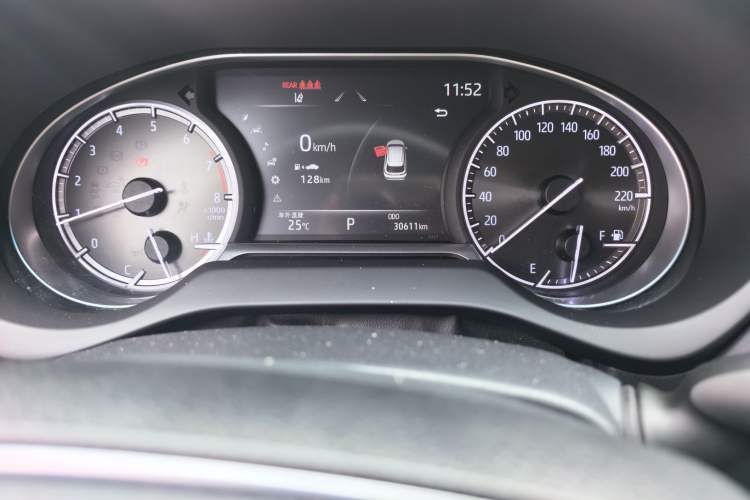 Used Toyota Harrier 2023 2.0L CVT Two-Wheel Drive Deluxe Edition Odometer Close Up