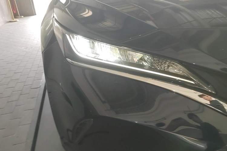 Used Toyota Harrier 2023 2.0L CVT Two-Wheel Drive Luxury Edition Right Front Headlight