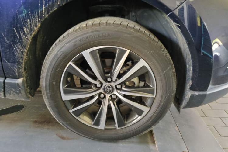 Used Toyota Harrier 2023 2.0L CVT Two-Wheel Drive Luxury Edition Right Front Wheel Hub