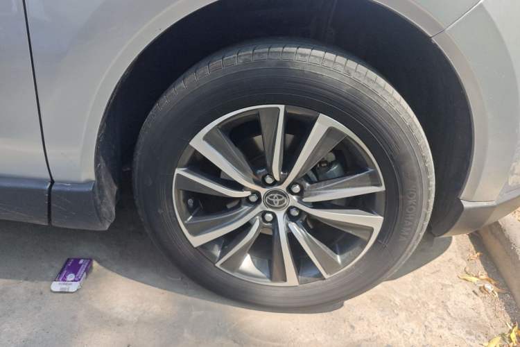 Used Toyota Harrier 2023 Dual-Engine 2.5L CVT Two-Wheel Drive Luxury Edition Right Front Wheel Hub