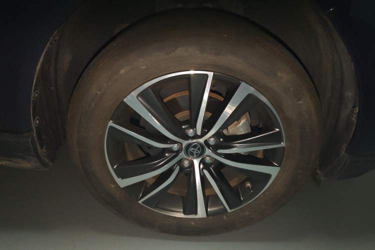 Used Toyota Harrier 2023 2.0L CVT Two-Wheel Drive Luxury Edition Right Front Wheel Hub