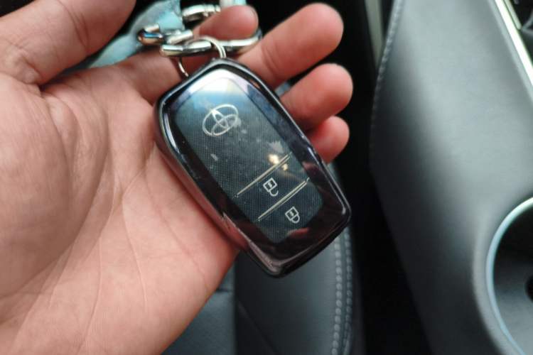 Used Toyota Harrier 2023 Dual-Engine 2.5L CVT Two-Wheel Drive Luxury Edition Vehicle Key