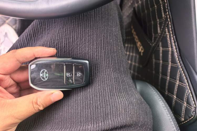 Used Toyota Harrier 2023 2.0L CVT Two-Wheel Drive Deluxe Edition Vehicle Key